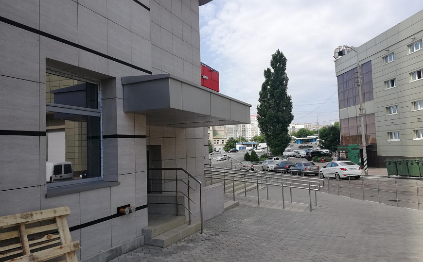 Сдается в аренду помещение  100 кв. м. на Славянской пл. д.2. фото