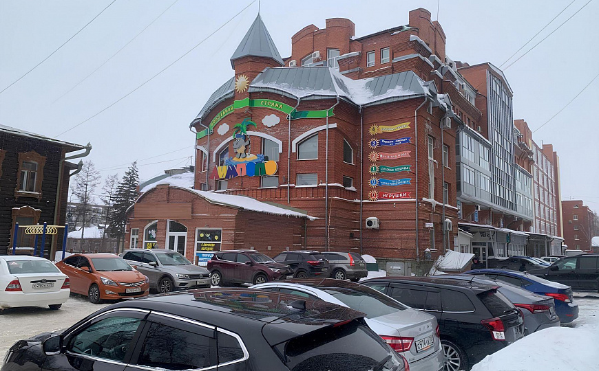 Здание 4 этажа + цоколь в центре Томска,  1004 м² фото