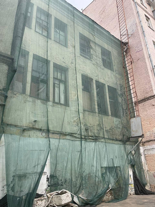 Здание под капремонт или реконструкцию фото