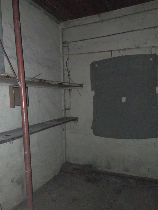 Отапливаемый гараж с помещениями для персонала 200м² фото