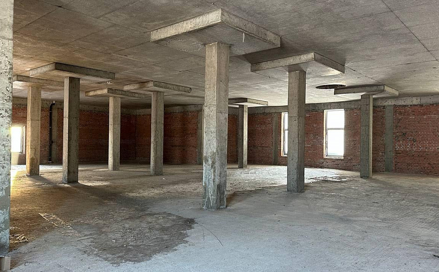 Сдаю помещения от 211м² до 1500м² в новом здании в Куюках. фото