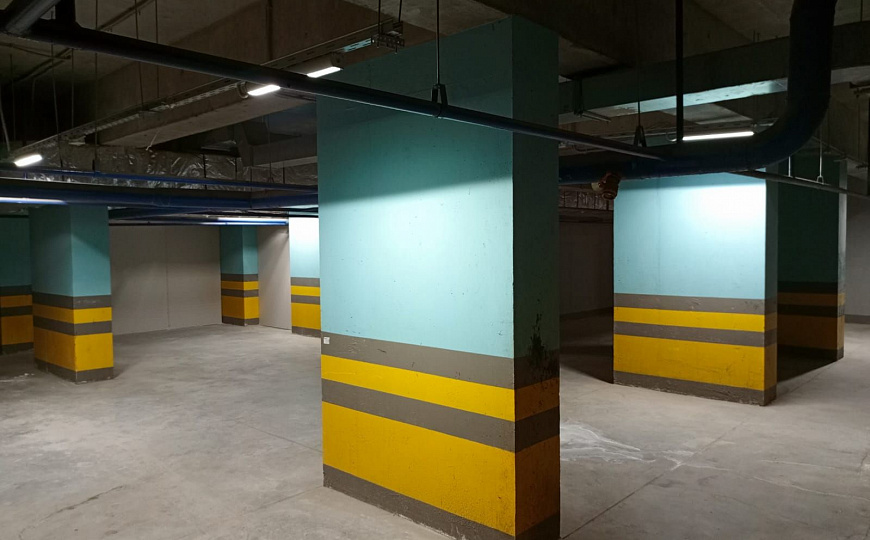 Подземная парковка в Торговом Центре Олимп. фото