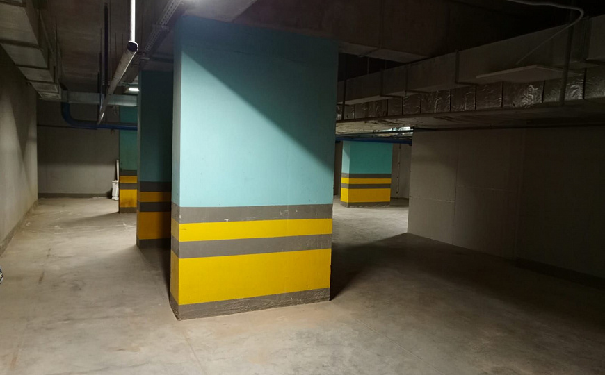 Подземная парковка в Торговом Центре Олимп. фото