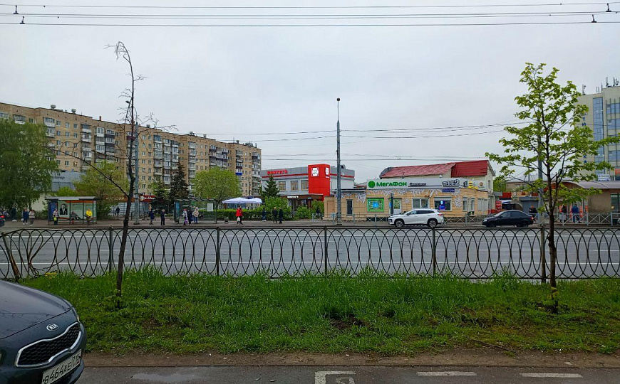 Сдам помещение у выхода из станции метро Яшьлек. фото