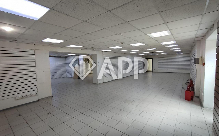 Помещение 215.7 м² в центре Закамска под офис, торговлю, услуги фото