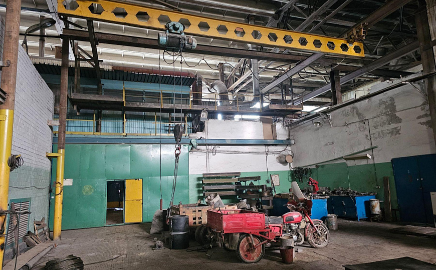 Производственное помещение 635 м² с кран-балками фото