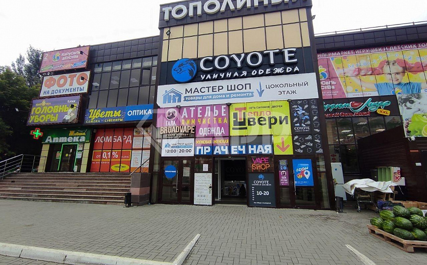 Помещение в торговом центре густо населенного района, 10 кв м, 9тыс руб. фото