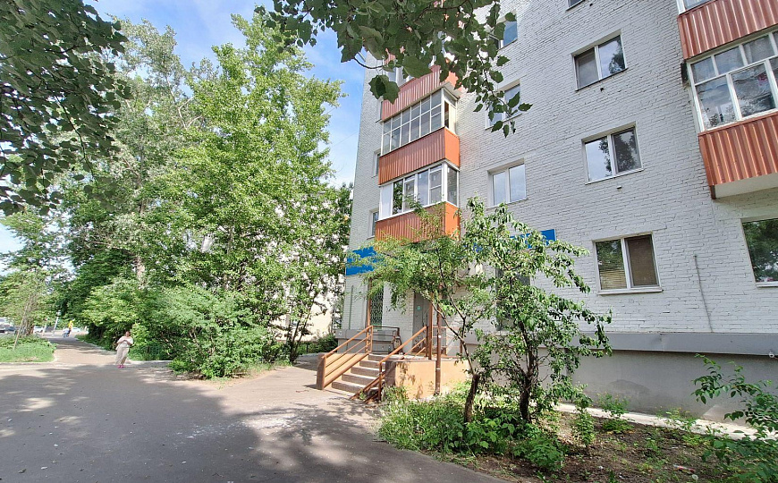 Сдам в аренду 74.2м² на 1 линии фото