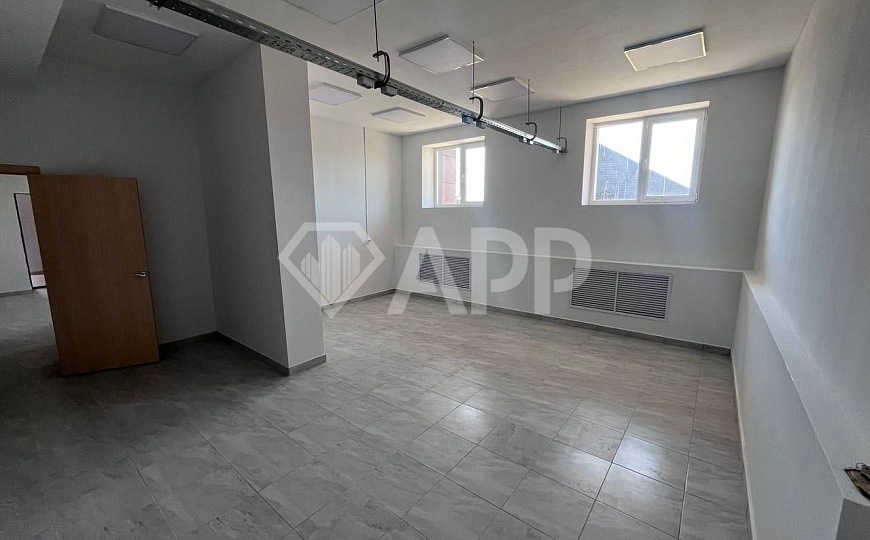 Продам  на 1 линии. 862м² с арендаторами фото