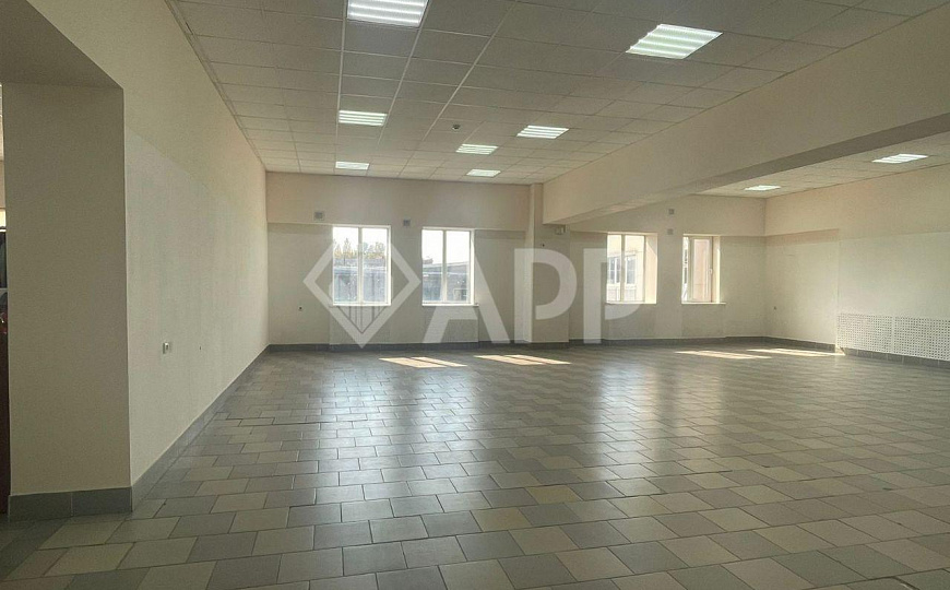 Помещение в ТЦ мебельный базар 150м² фото