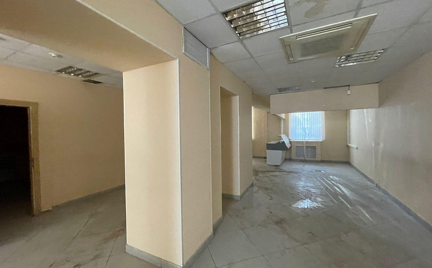 Помещение свободного назначения 242 м² фото