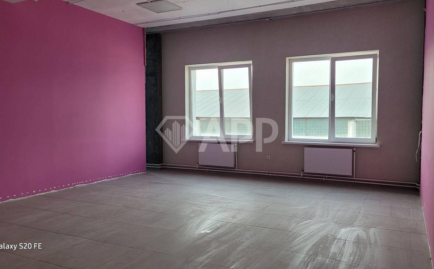 Сдаю офисы на 2 этаже  от 55 до 350м². фото