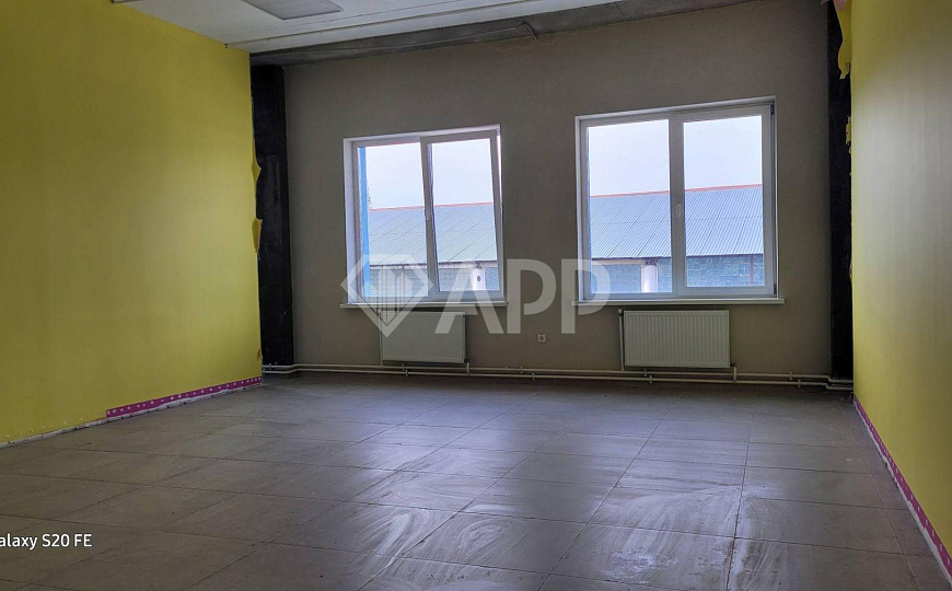 Сдаю офисы на 2 этаже  от 55 до 350м². фото