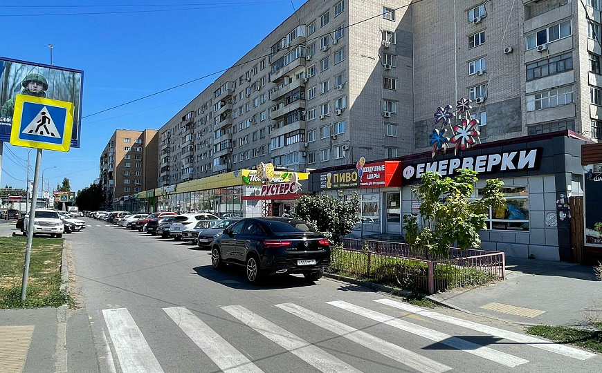 помещение с витринами, высокий трафик, 334 м² фото