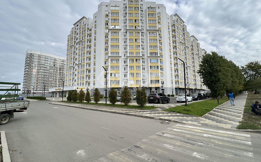 Сдаю торговое помещение, 370 м² фото