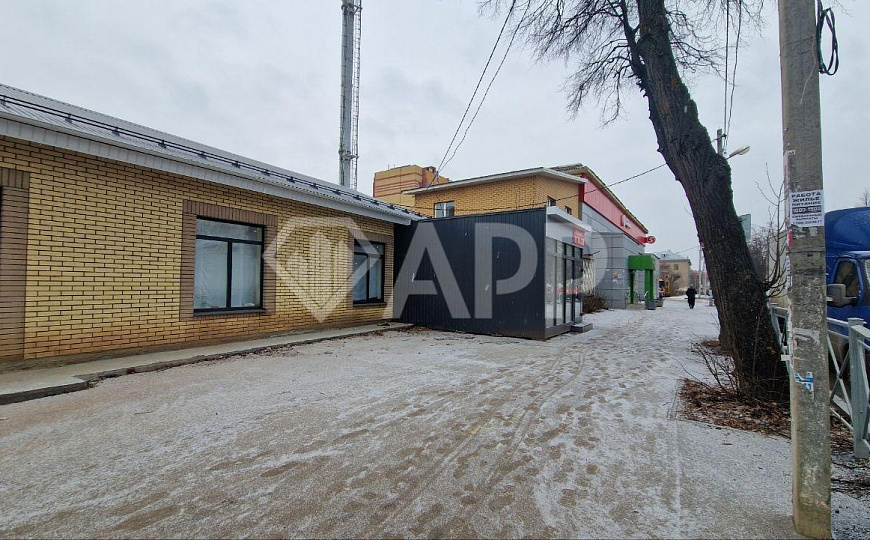 Торговое помещение в аренду на первой линии фото