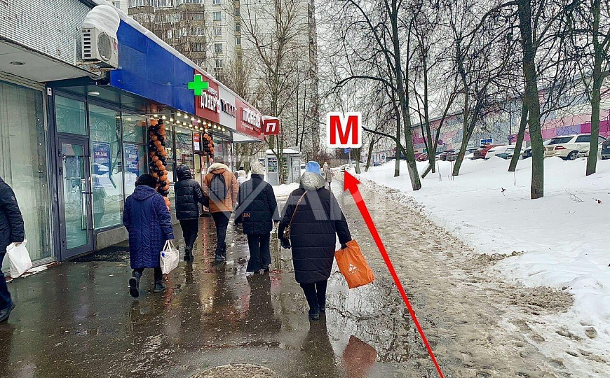 Торговое помещение рядом с метро фото