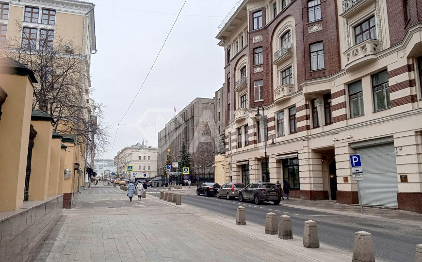 ПСН в цоколе с окнами в самом центре Москвы фото