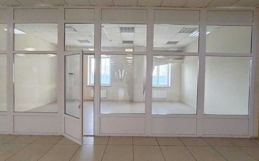 Сдам помещение от 20 м² с зоной разгрузки и подъёмником фото