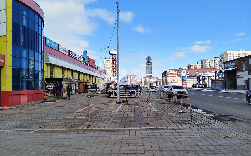 Сдам торговое помещение в ТЦ, 1 000 м² фото