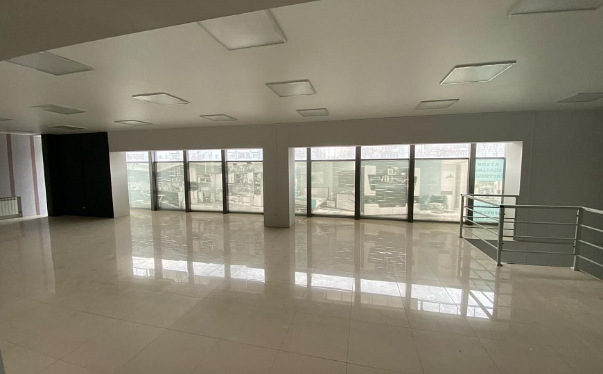 помещение в торговом комплексе,высокий трафик, 215 м² фото