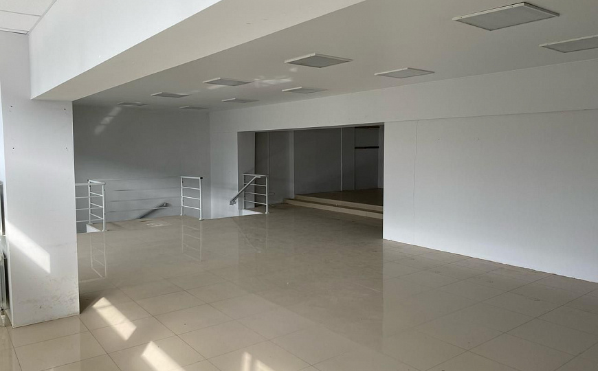 помещение в торговом комплексе,высокий трафик, 215 м² фото