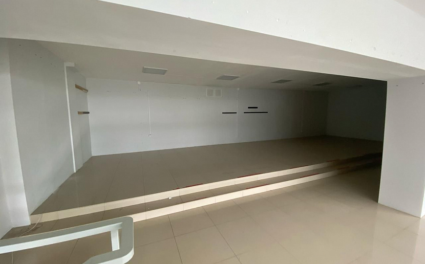 помещение в торговом комплексе,высокий трафик, 215 м² фото