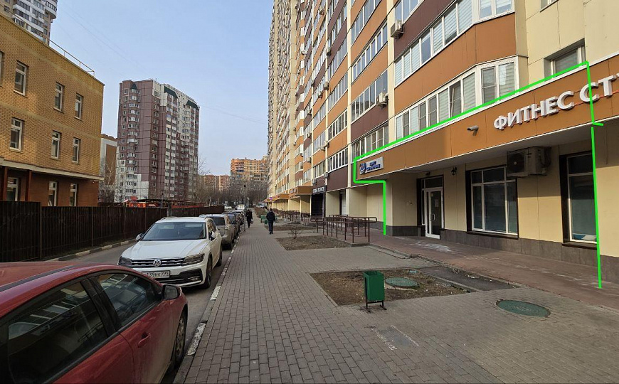 Помещение в центре крупного жилого массива 132.9 м.кв.. фото