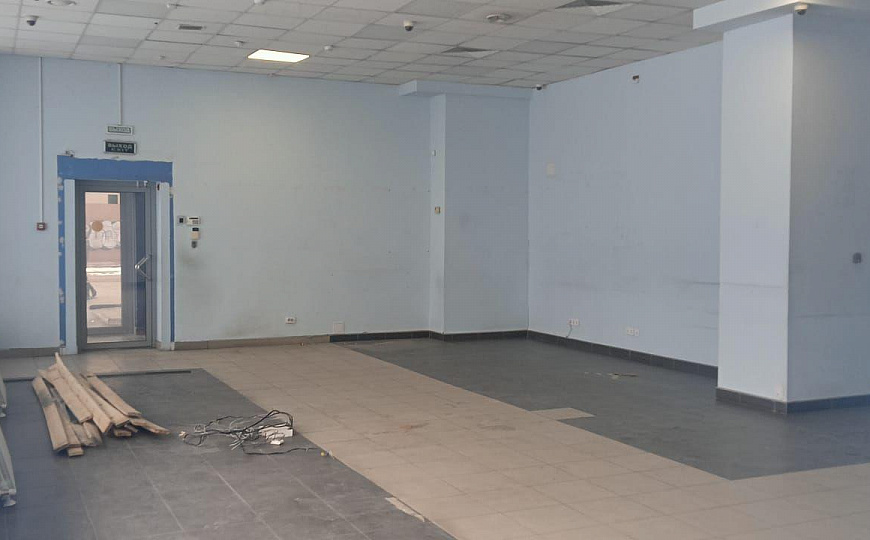 Помещение с большими витринами на трафике, 228,2 м² фото