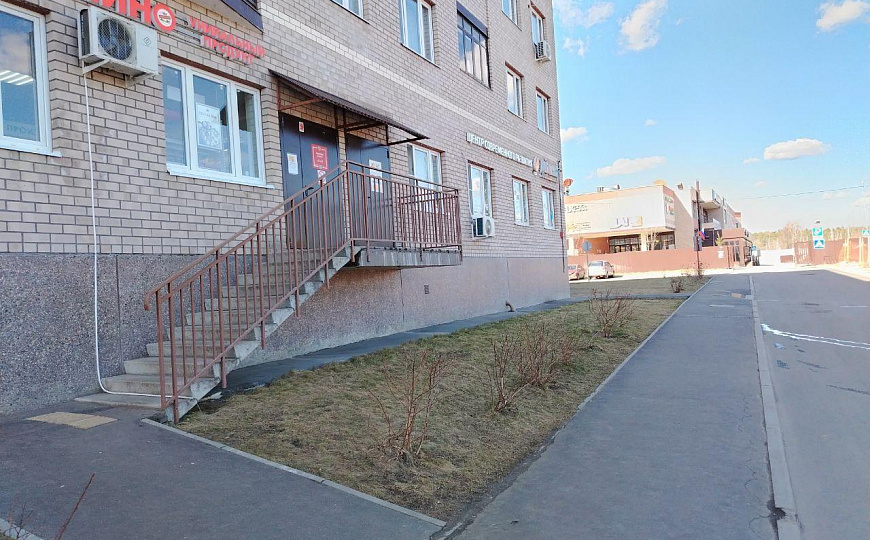 Продам 56,4 м² с хорошим трафиком фото