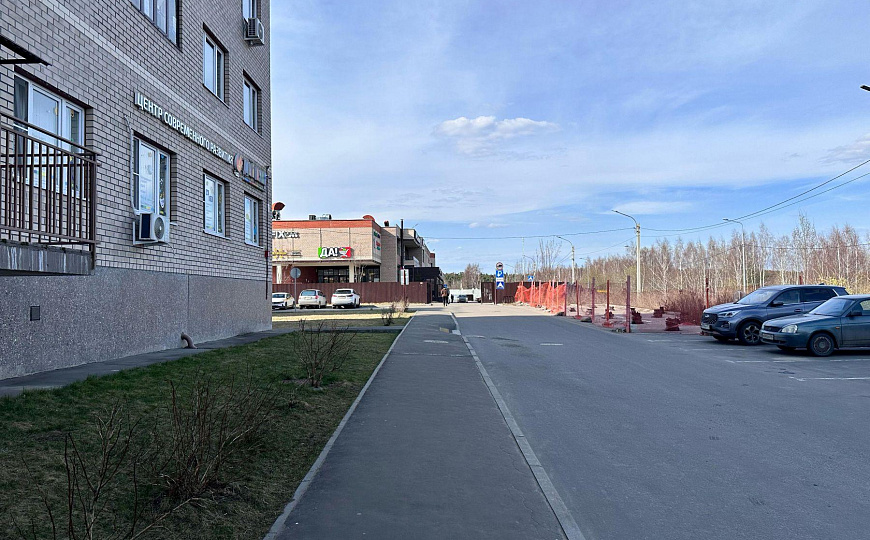 Продам 56,4 м² с хорошим трафиком фото