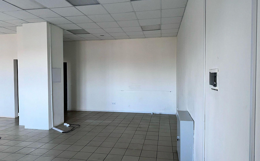 Продам 56,4 м² с хорошим трафиком фото