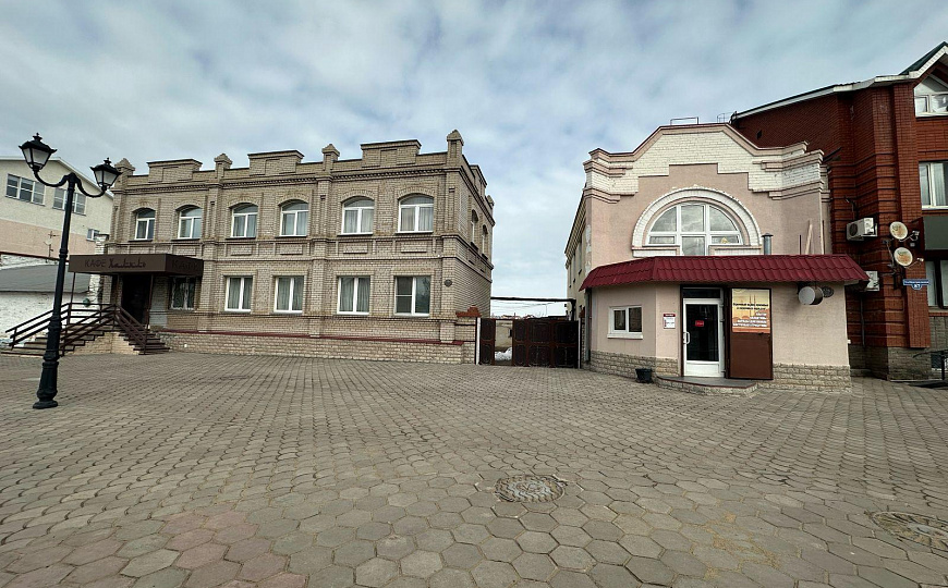 Продается отдельно стоящее здание с земельным участком в собственности фото