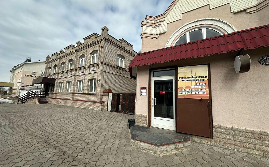 Продается отдельно стоящее здание с земельным участком в собственности фото