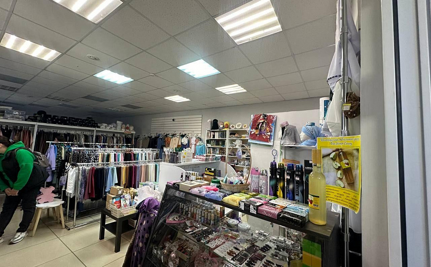 Продается отдельно стоящее здание с земельным участком в собственности фото