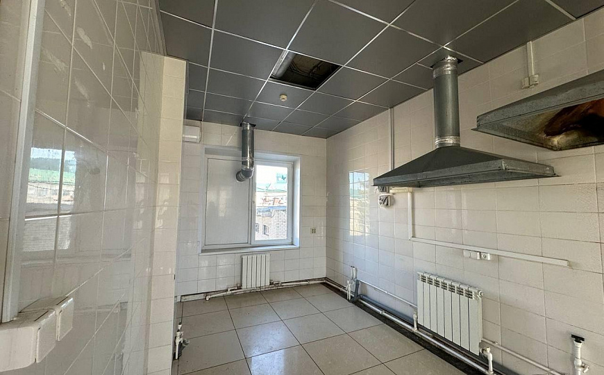 Продается отдельно стоящее здание с земельным участком в собственности фото