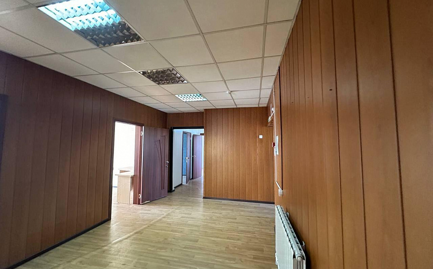 Продается отдельно стоящее здание с земельным участком в собственности фото