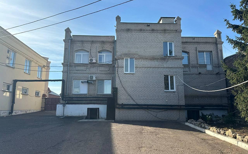 Продается отдельно стоящее здание с земельным участком в собственности фото