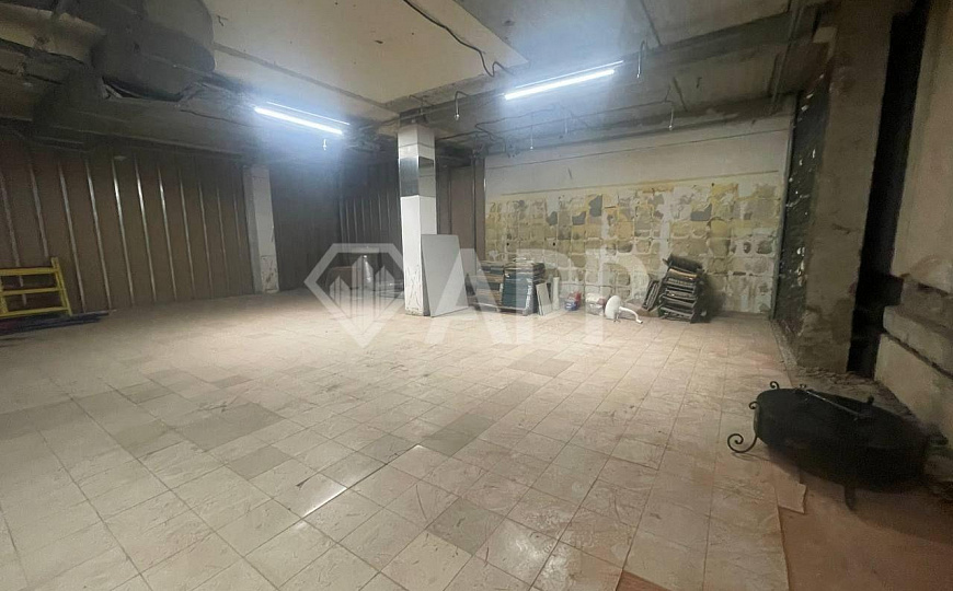 Аренда помещения правильной формы на первом этаже торгового центра, 187 м² фото