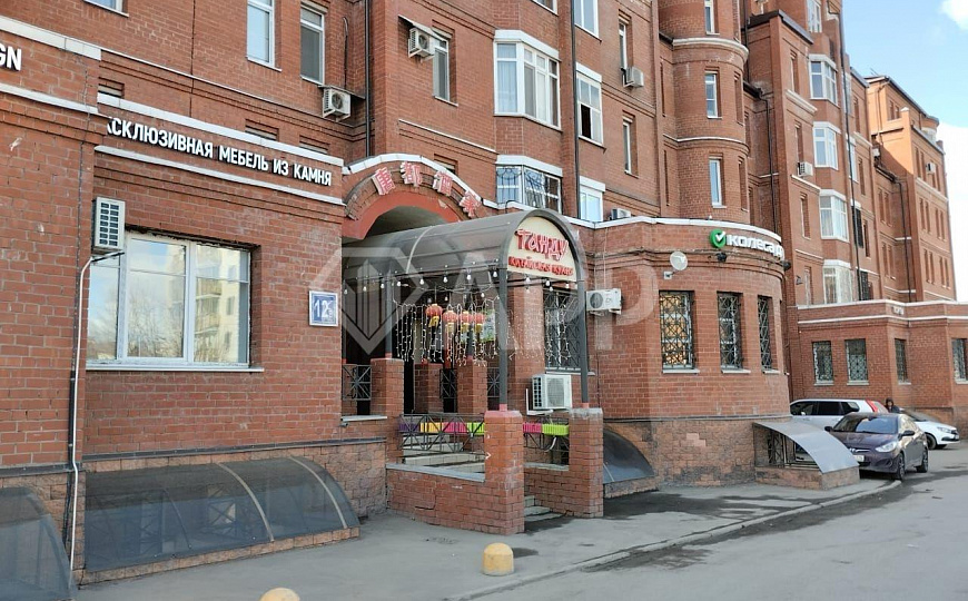 Сдаю 215,7м²  на трафике у Метро! фото