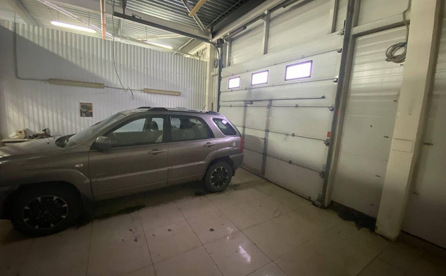 Аренда автосалона, 1300 м2 фото