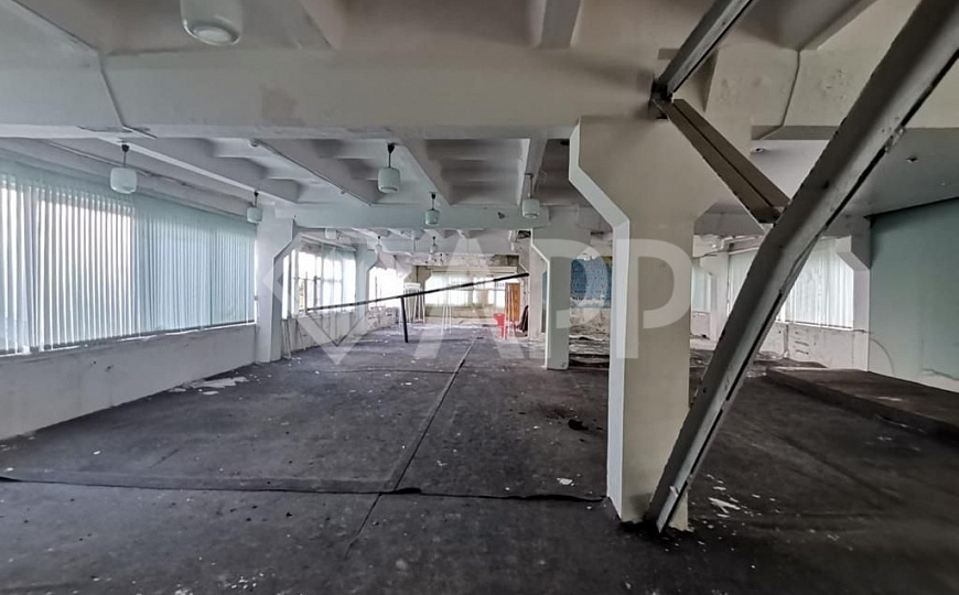 Отдельно стоящие здания 2051,7 м² с зу 1894 м²  фото