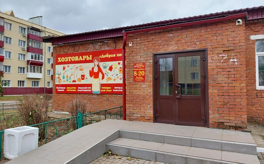 Отдельно стоящее здание с участком фото