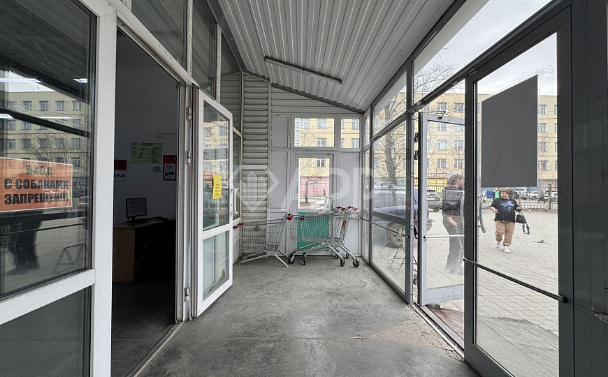 Здание с сетевым арендатором, 700 м² фото