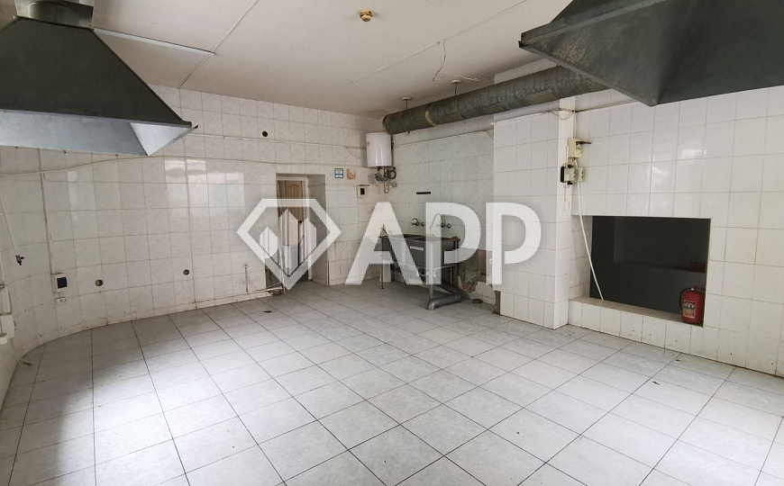 Продаю помещение свободного назначения, 1 750 м² фото