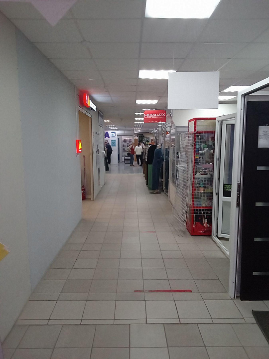 Сдаются площади в торговом центре на" Семи ветрах", от 10 м² фото