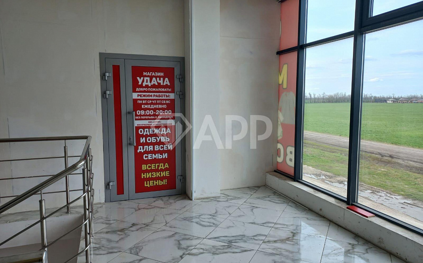Продам готовый арендный бизнес, 1/2 долю помещения 500 кв м в торговом центре фото
