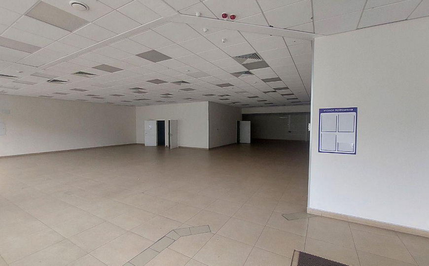 Помещение в ТЦ с отдельным входом на первой линии 351 м² фото