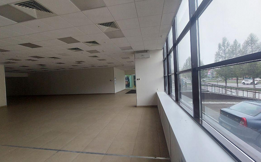 Помещение в ТЦ с отдельным входом на первой линии 351 м² фото