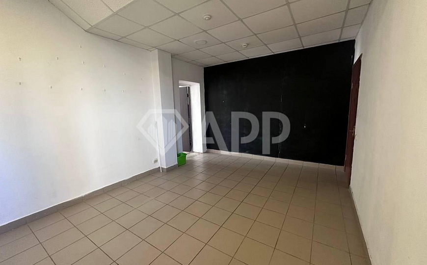 Аренда торгово-офисного помещение 56м2 и 19,2 м2 фото
